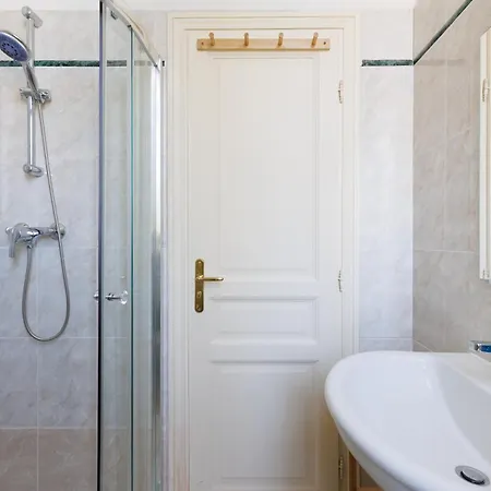 Bngo I Saphyr I 6 Pax, Center *